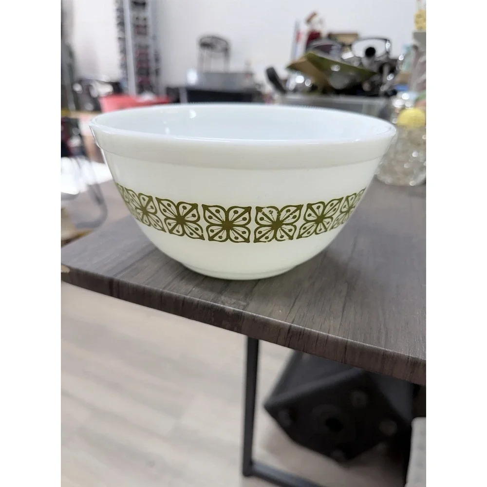 Vintage Pyrex # 402 Verde Green Square Flowers 1 1/2 Quart Mixing Nesting Bowl